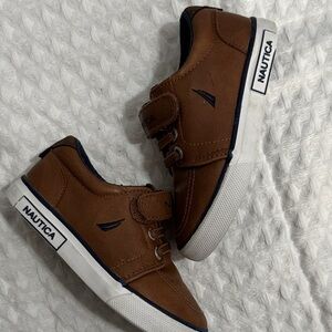 Nautica NWOT kid’s Tan Sneakers with White Soles